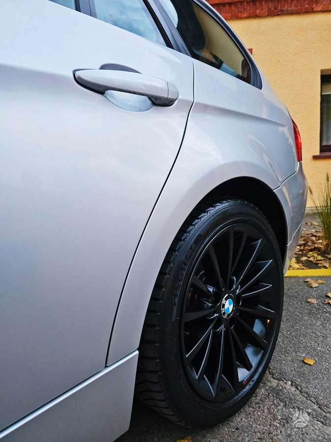 BMW 320 2010 — photo 34