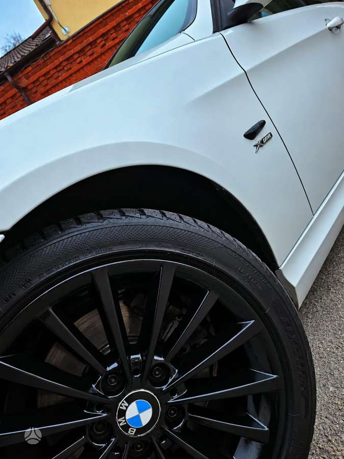 BMW 320 2010 — photo 36