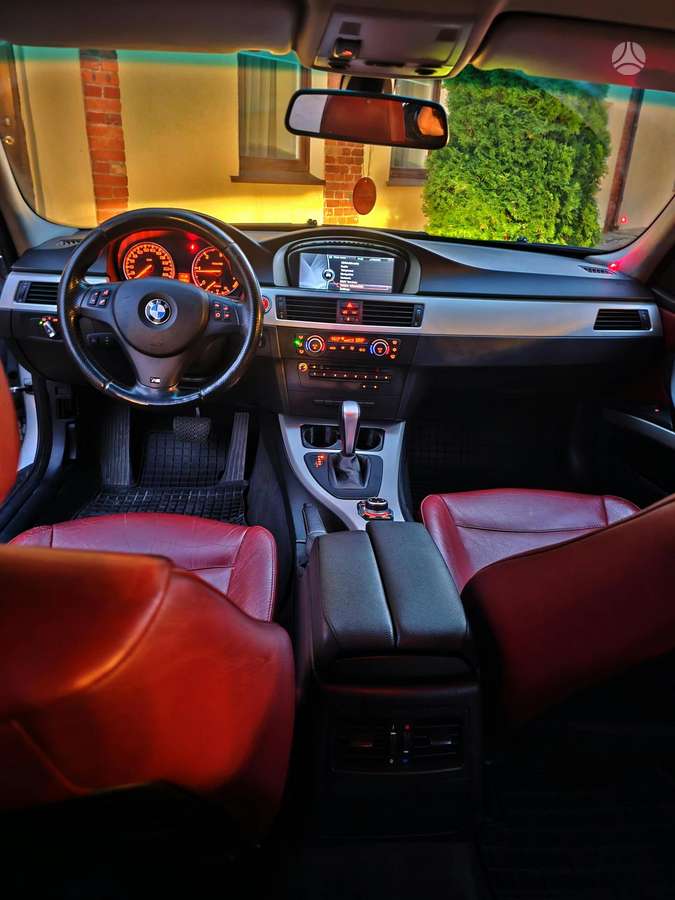 BMW 320 2010 — photo 38