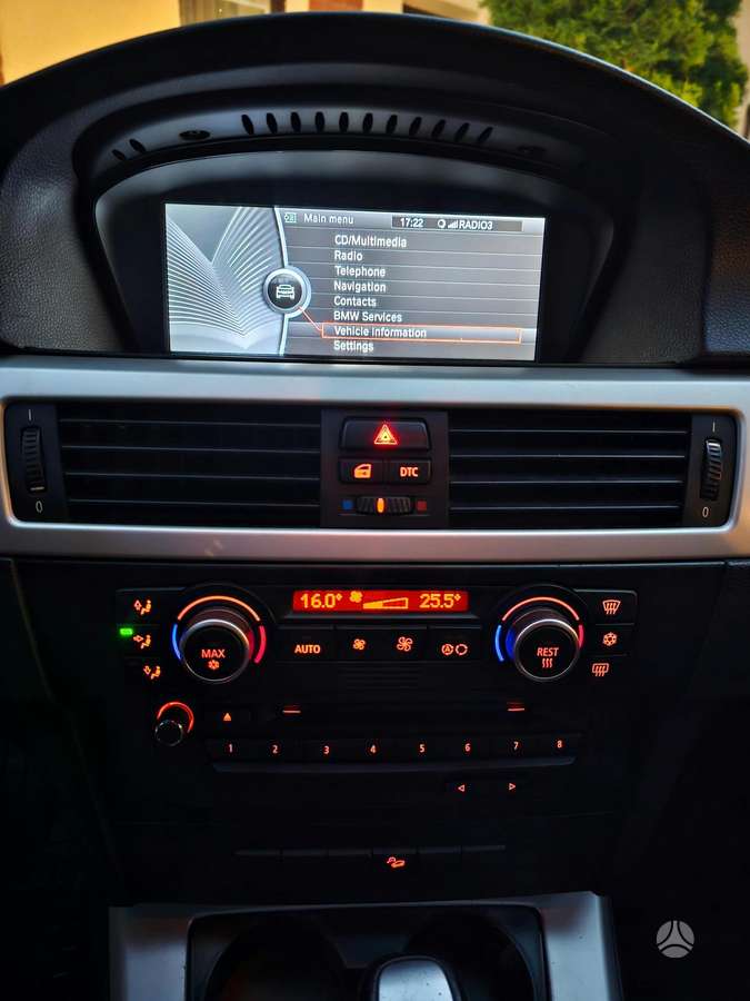 BMW 320 2010 — photo 41