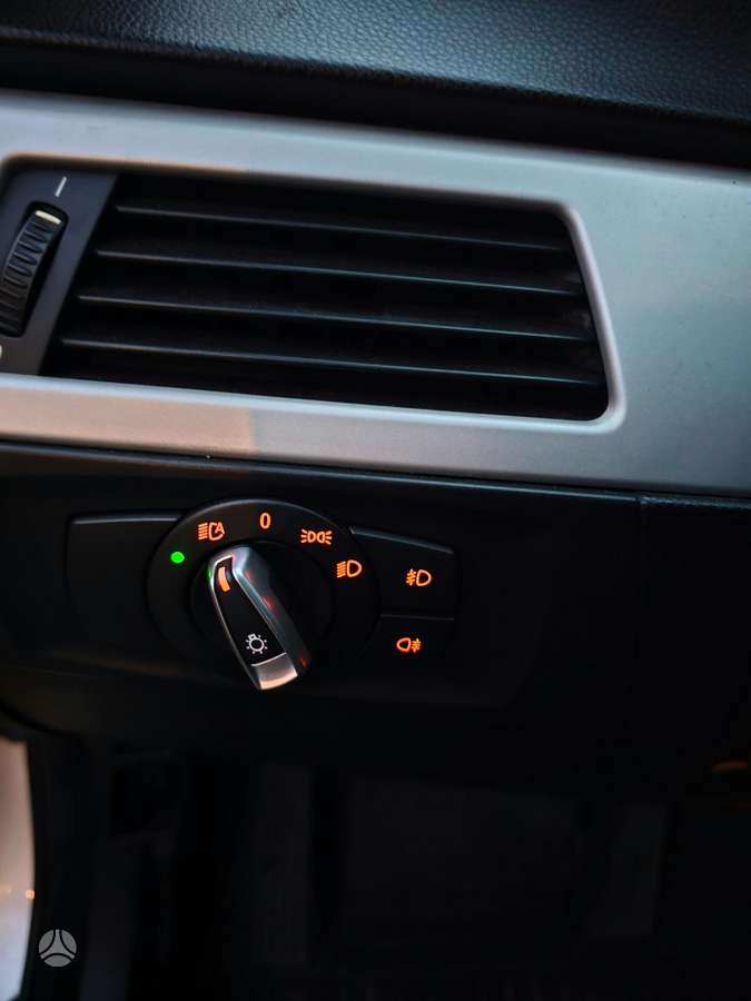 BMW 320 2010 — photo 42