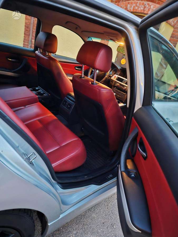 BMW 320 2010 — photo 44