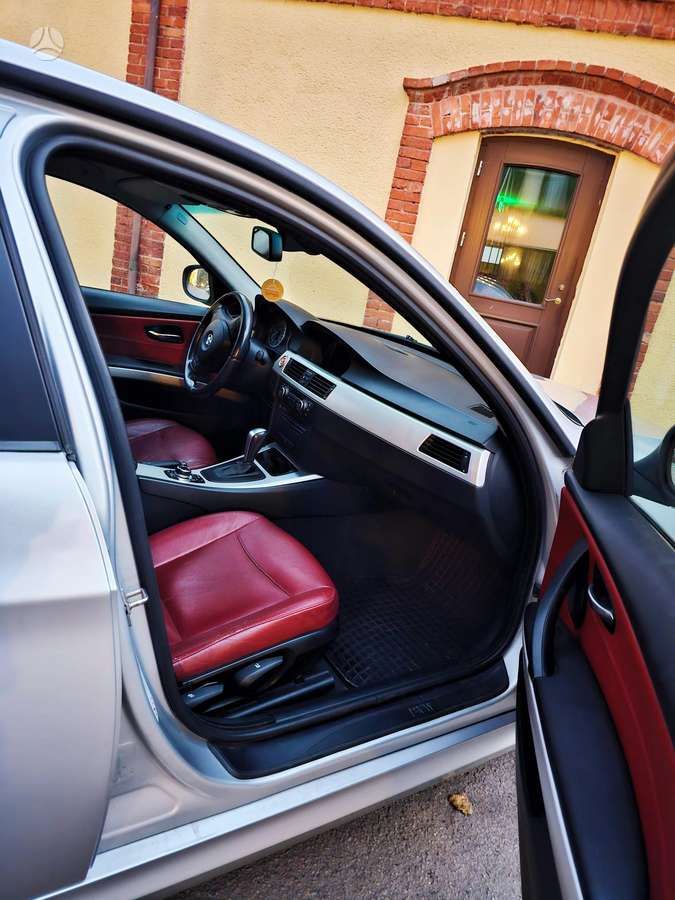 BMW 320 2010 — photo 45