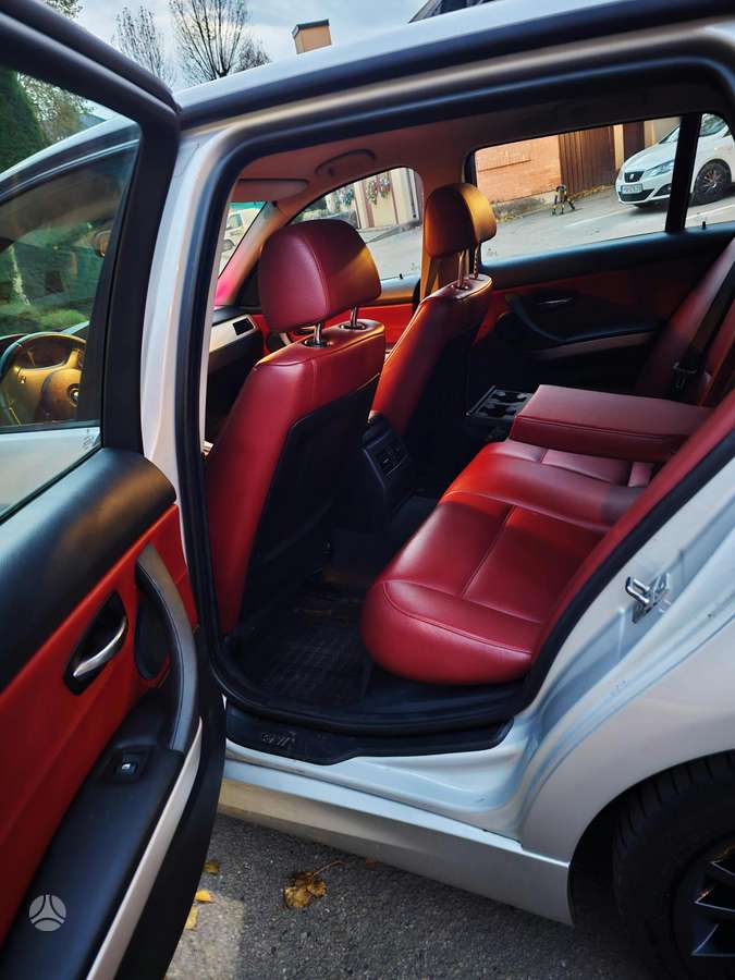 BMW 320 2010 — photo 46