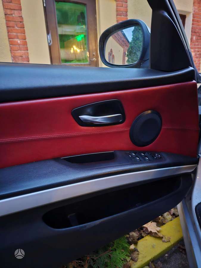 BMW 320 2010 — photo 47