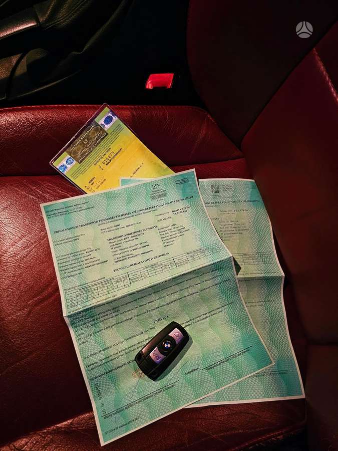 BMW 320 2010 — photo 49