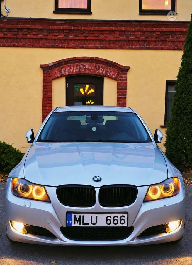 BMW 320 2010 — photo 6