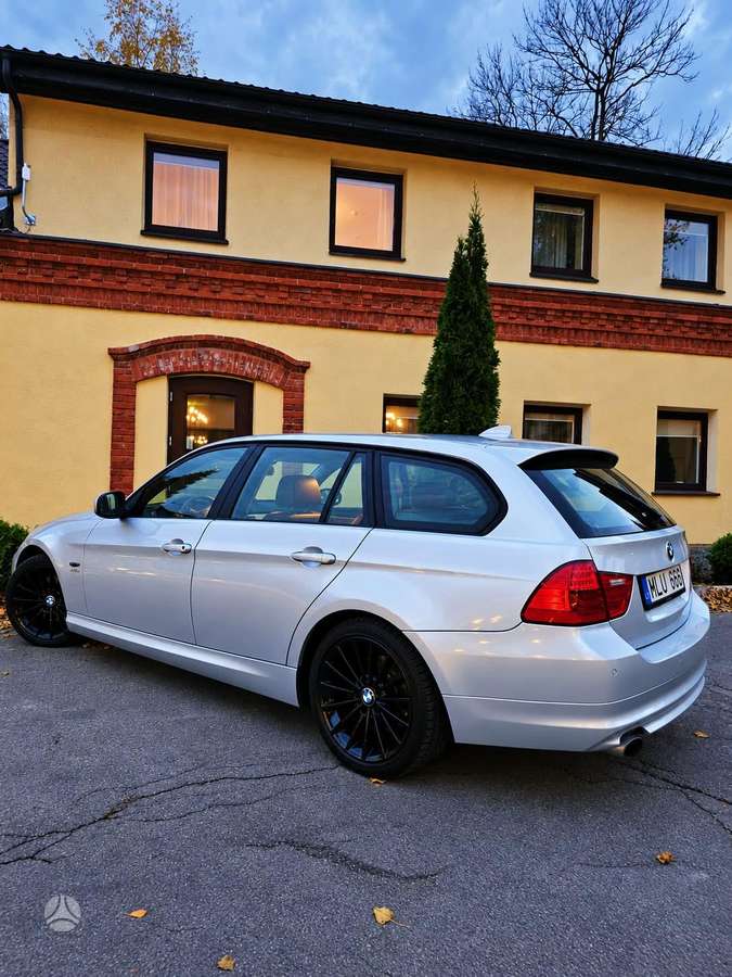 BMW 320 2010 — photo 8