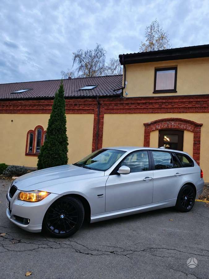 BMW 320 2010 — photo 9