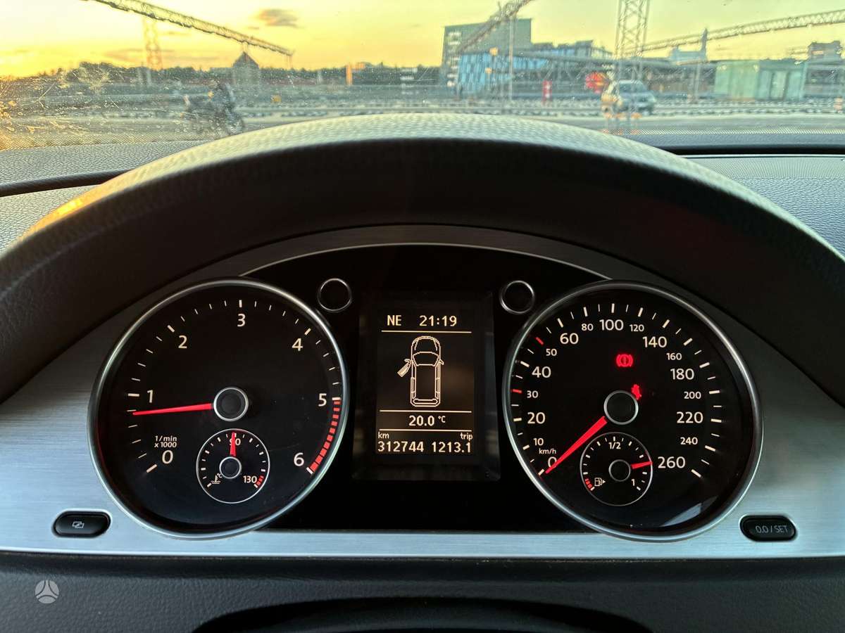 Volkswagen Passat 2009 — photo 10