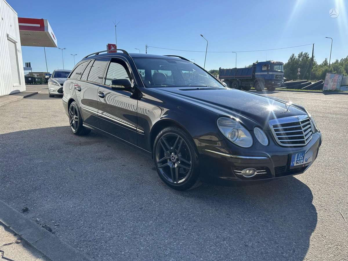 Mercedes-Benz E320 2006 — салон