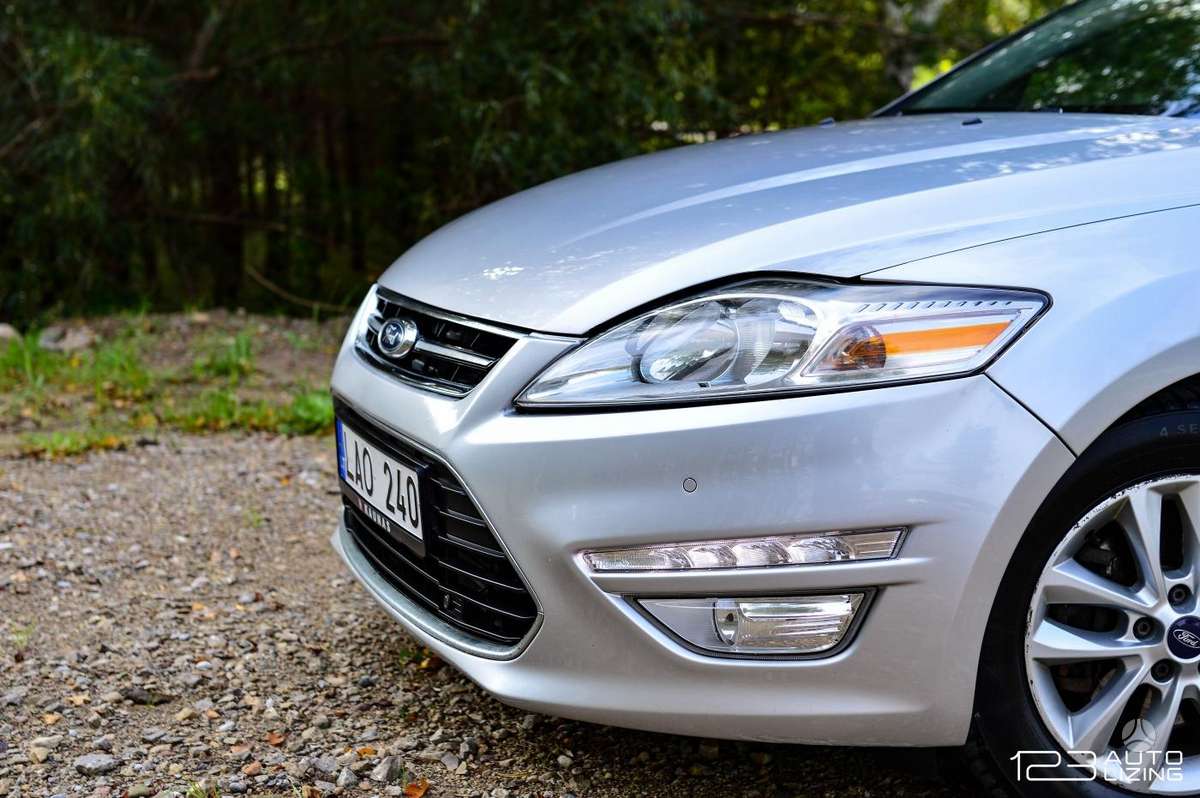 Ford Mondeo 2014 — rear view