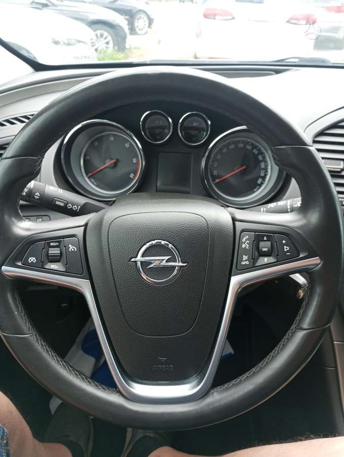 Opel Insignia 2012 — photo 16