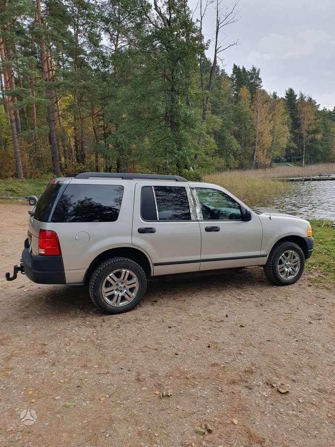 Ford Explorer 2005 — photo 10