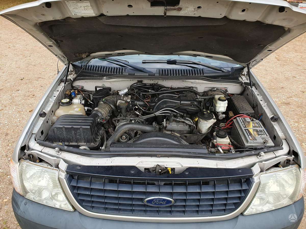 Ford Explorer 2005 — photo 16