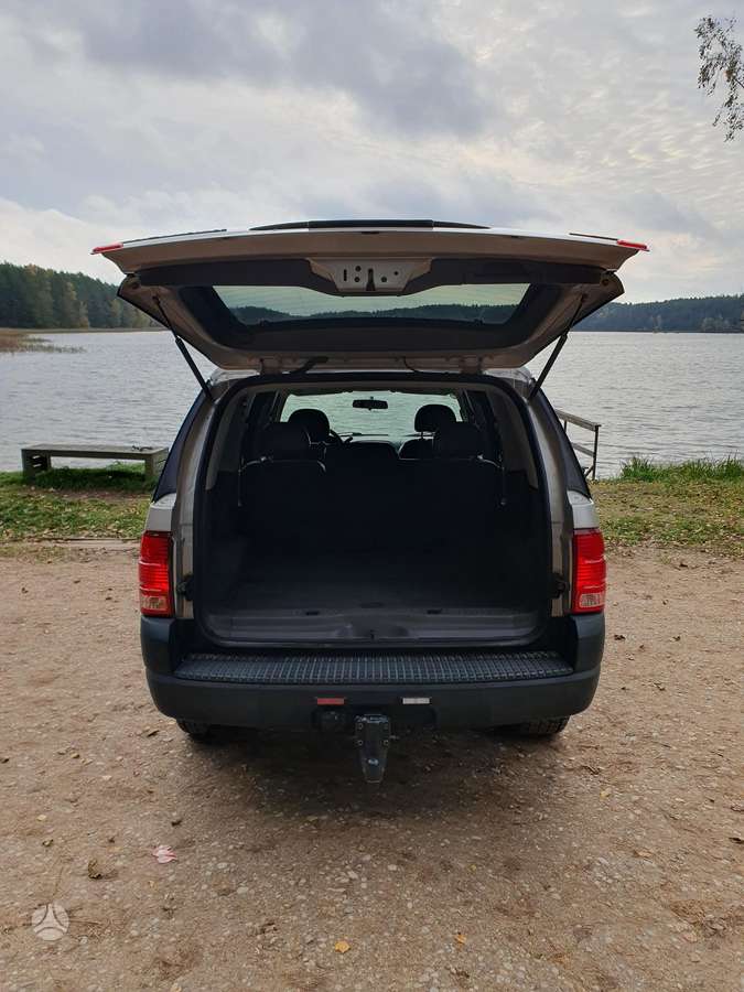 Ford Explorer 2005 — photo 18