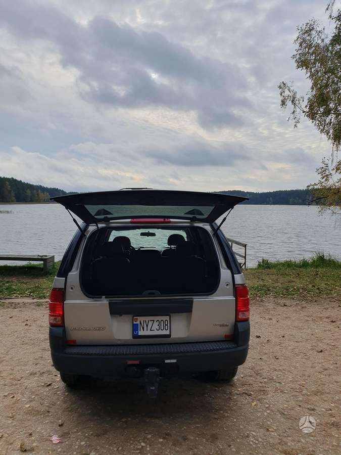Ford Explorer 2005 — photo 19