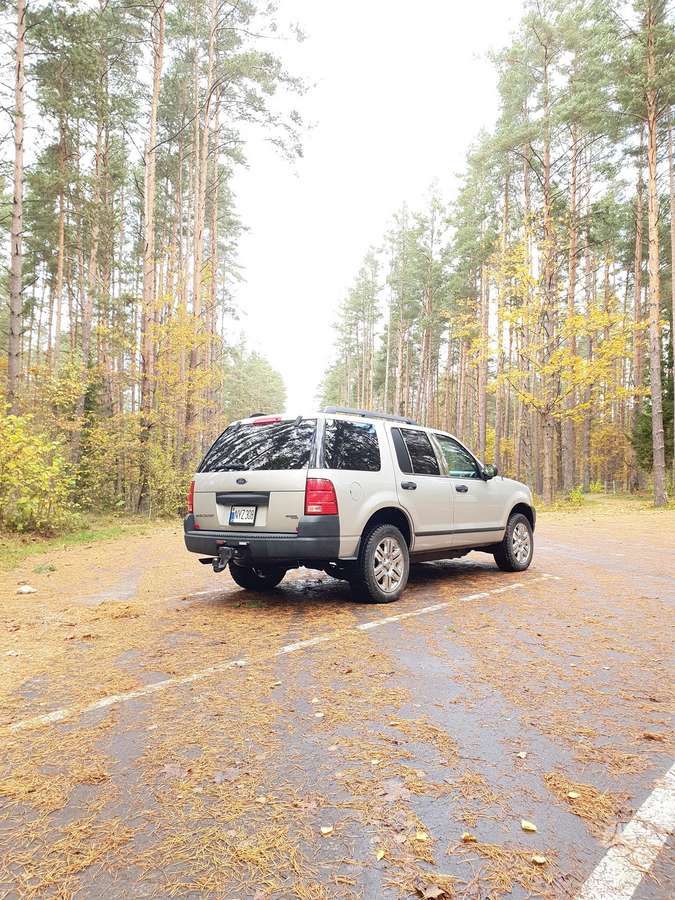 Ford Explorer 2005 — photo 6