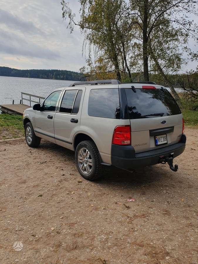 Ford Explorer 2005 — photo 9