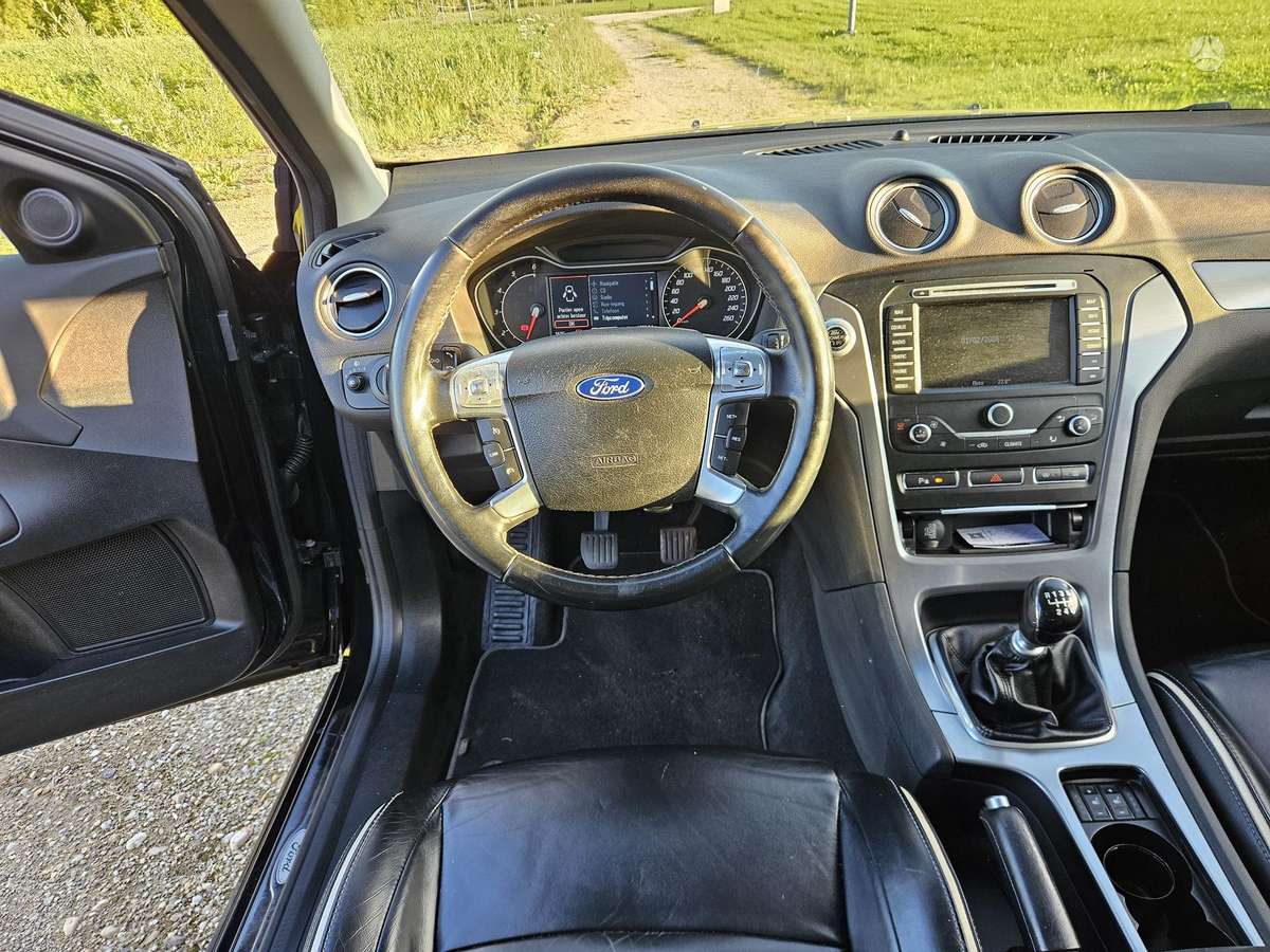 Ford Mondeo 2014 — photo 10