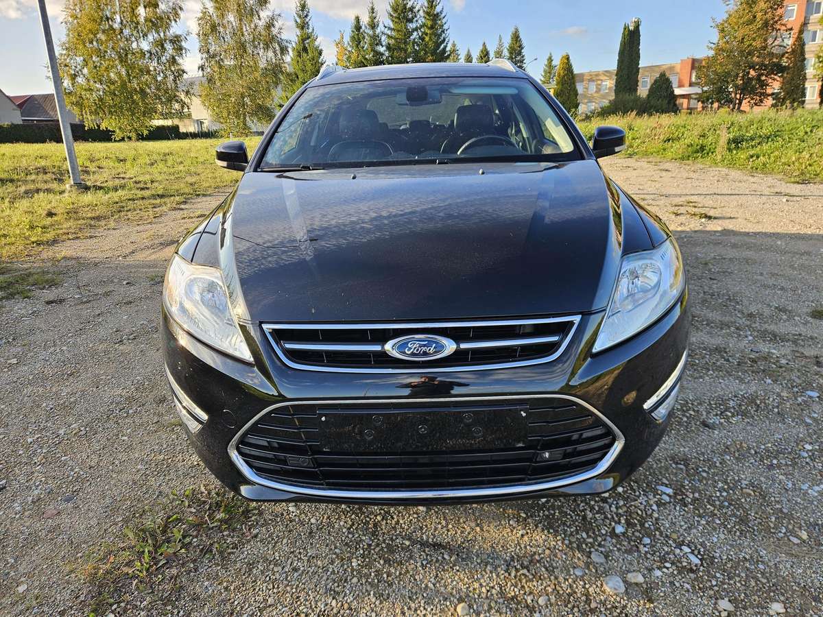 Ford Mondeo 2014 — rear view