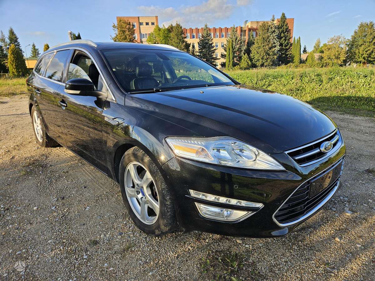 Ford Mondeo 2014 — interior