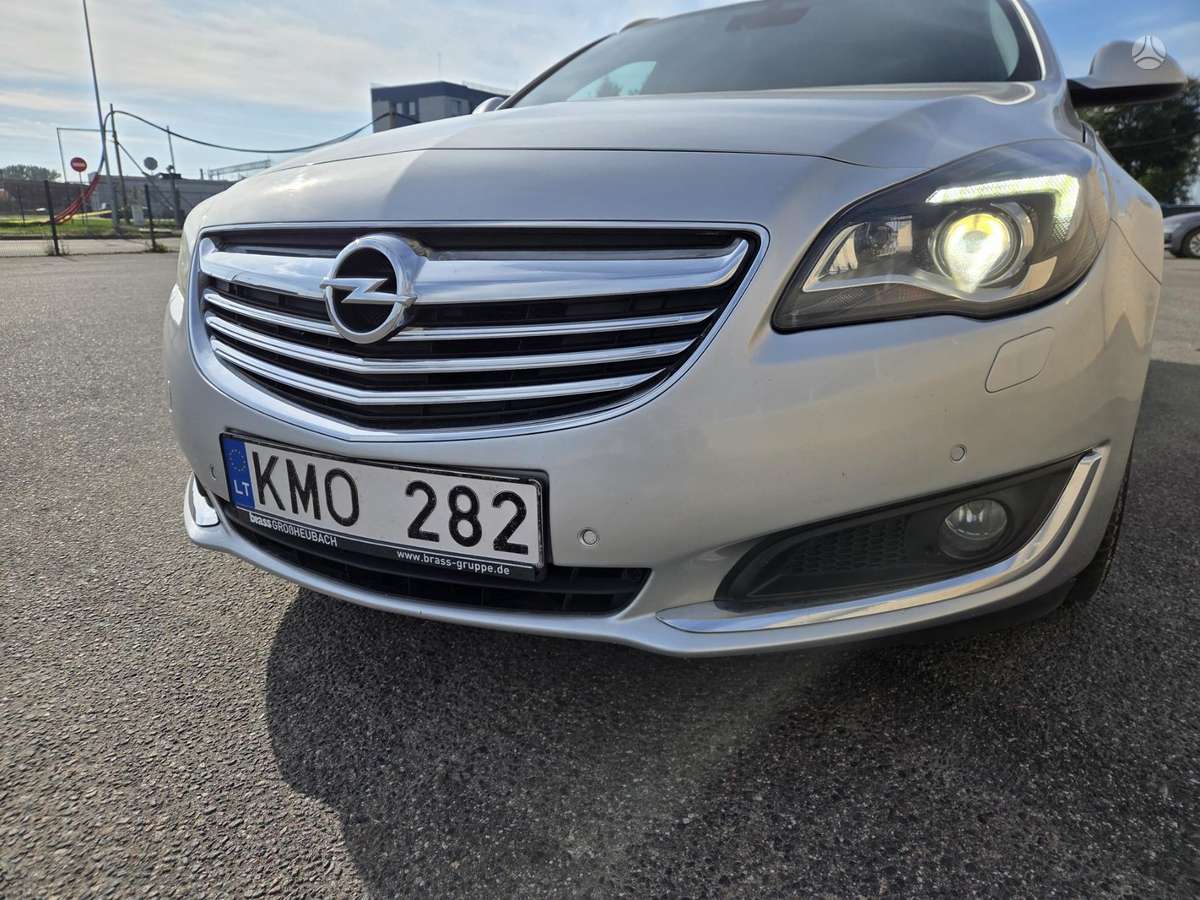 Opel Insignia 2015 — вигляд ззаду