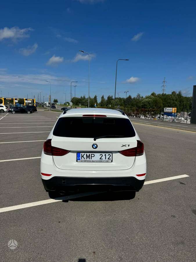 BMW X1 2012 — engine 1995 cm³, 143 HP (105kW)