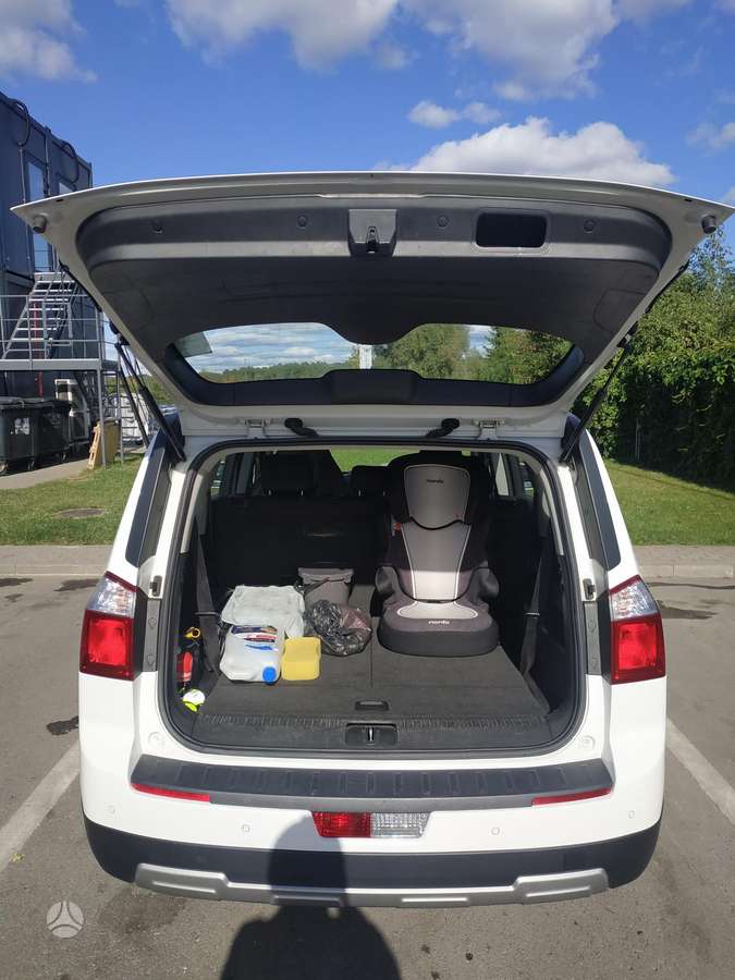 Chevrolet Orlando 2012 — photo 14