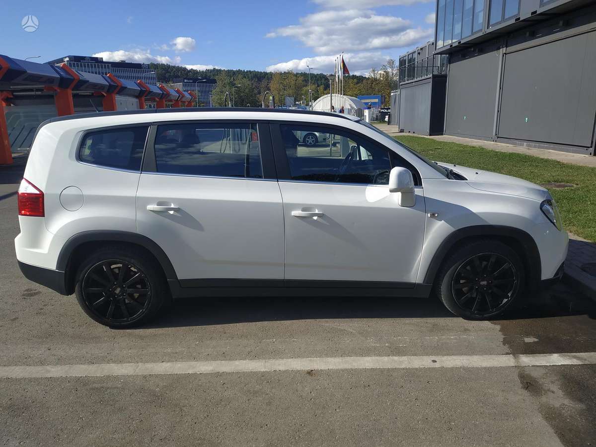Chevrolet Orlando 2012 — rear view