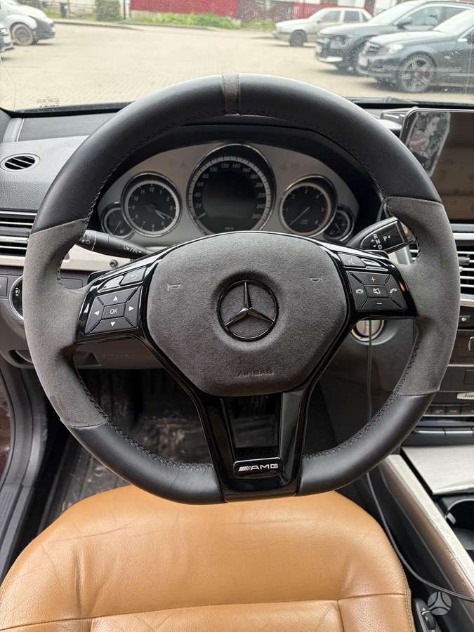 Mercedes-Benz E350 2009 — photo 12