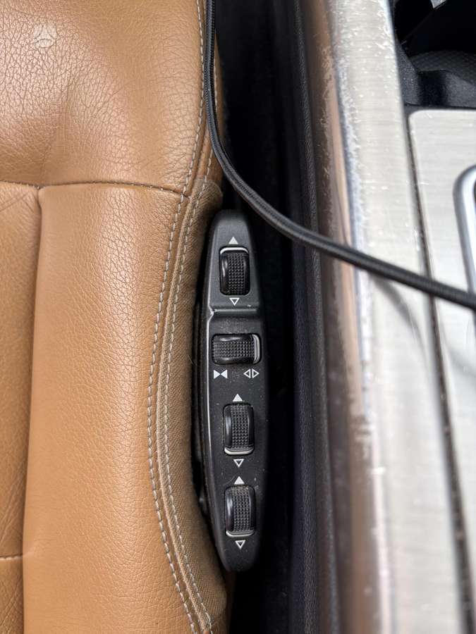 Mercedes-Benz E350 2009 — photo 14
