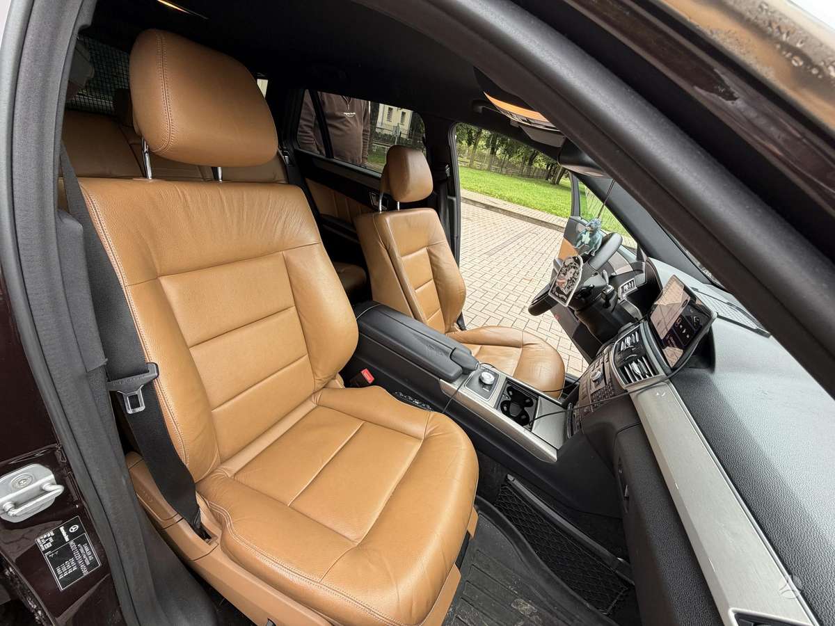 Mercedes-Benz E350 2009 — photo 15