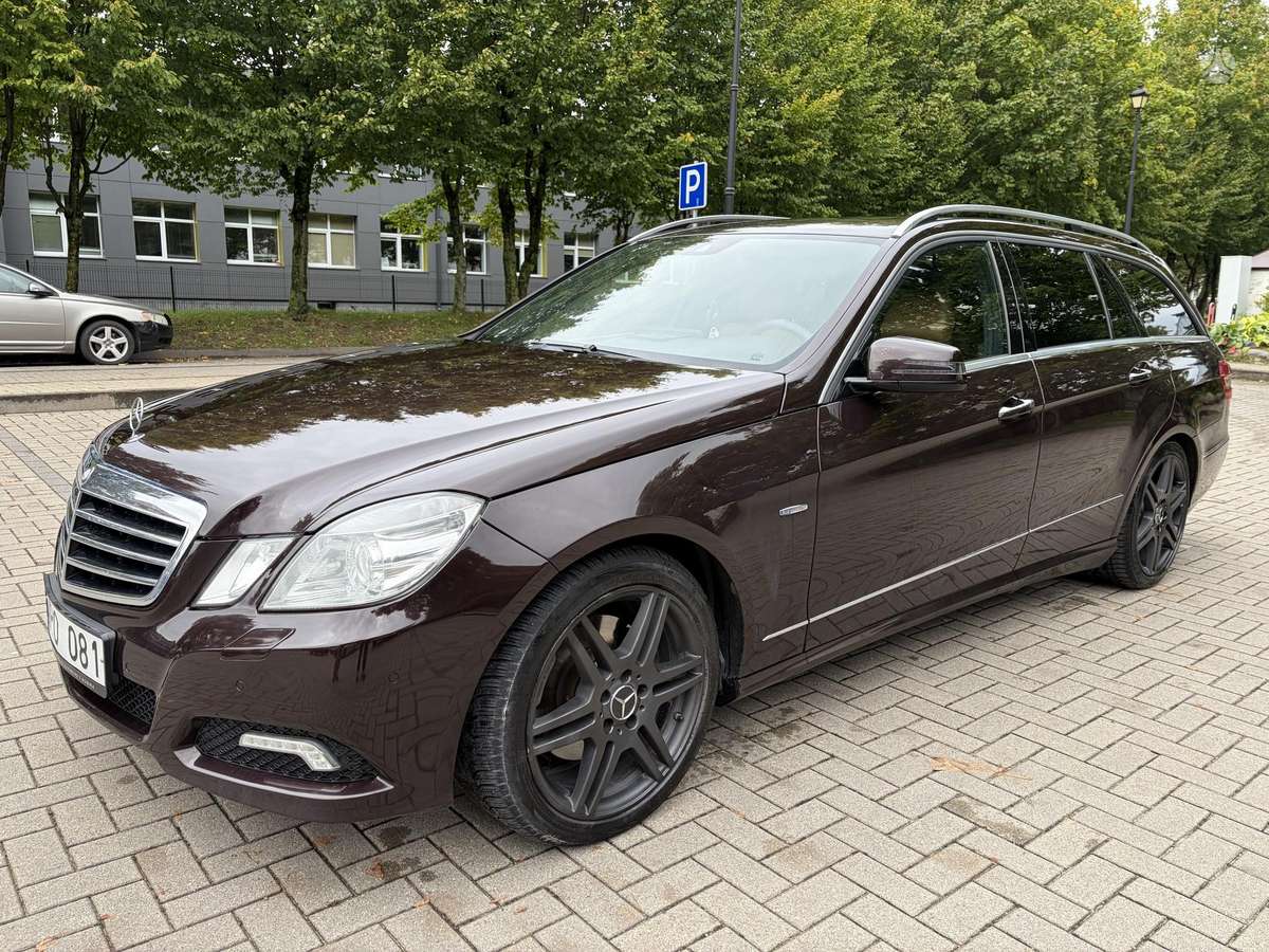 Mercedes-Benz E350 2009 — interior