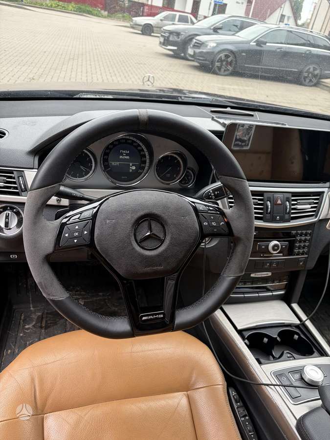 Mercedes-Benz E350 2009 — photo 9