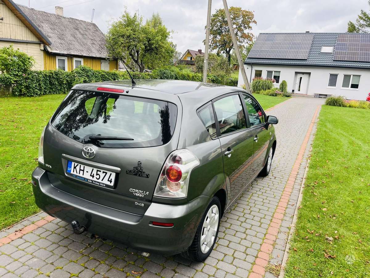 Toyota Corolla 2006 — rear view