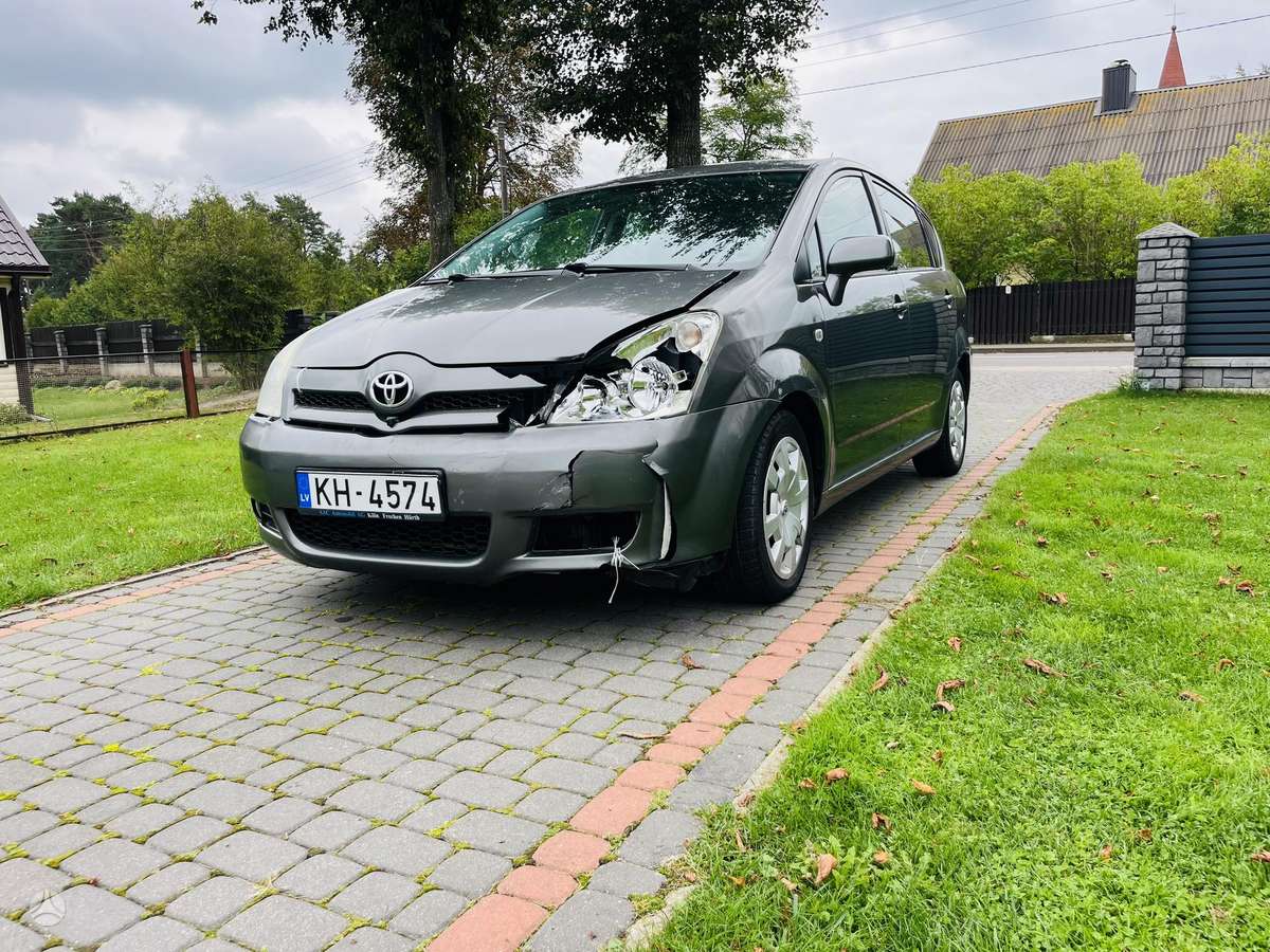 Toyota Corolla 2006 — engine 2231 cm³, 136 HP (100kW)