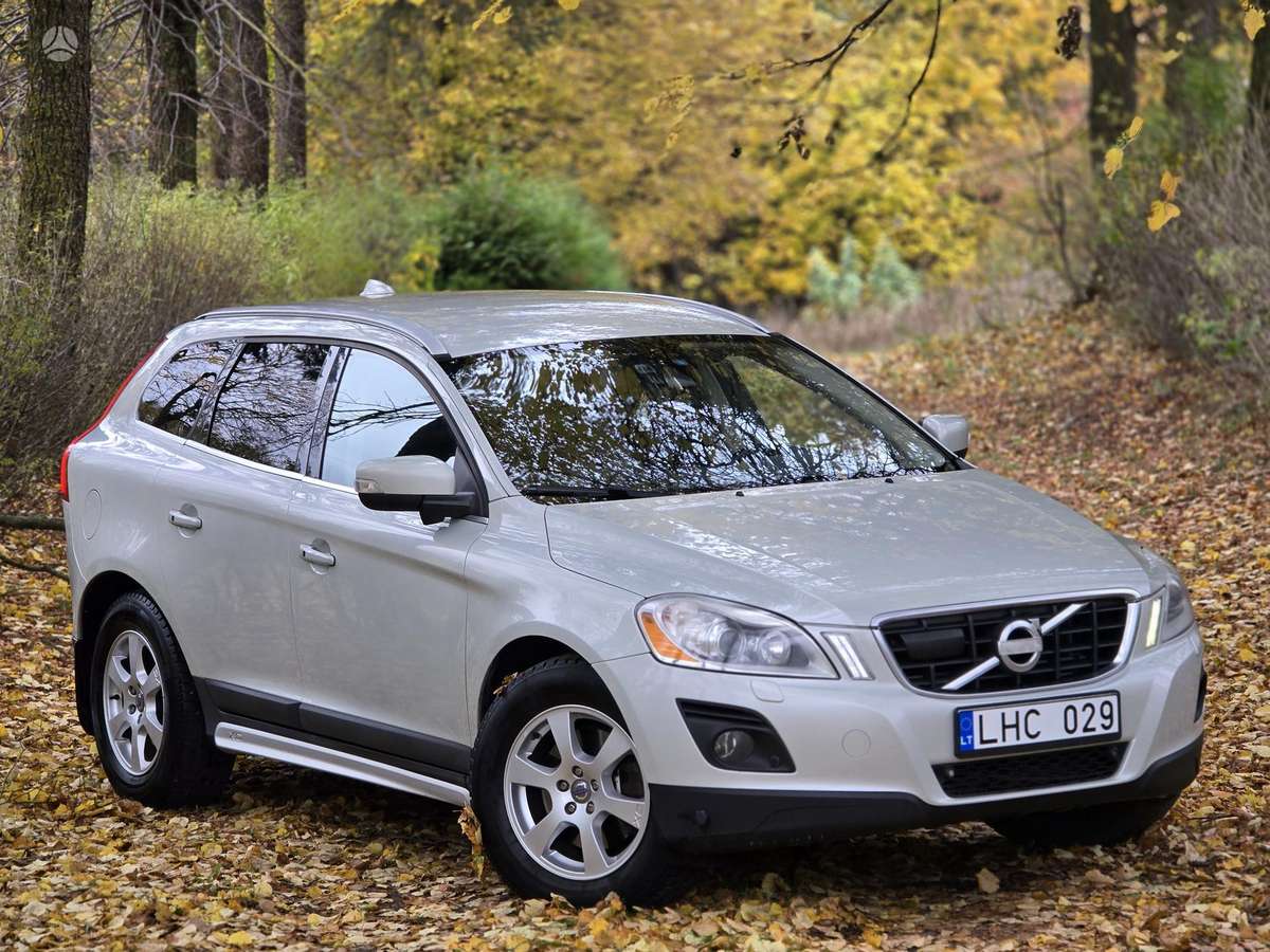 Volvo XC60 2009 — салон
