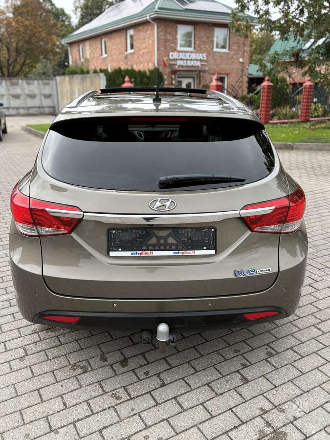Hyundai i40 2011 — interior