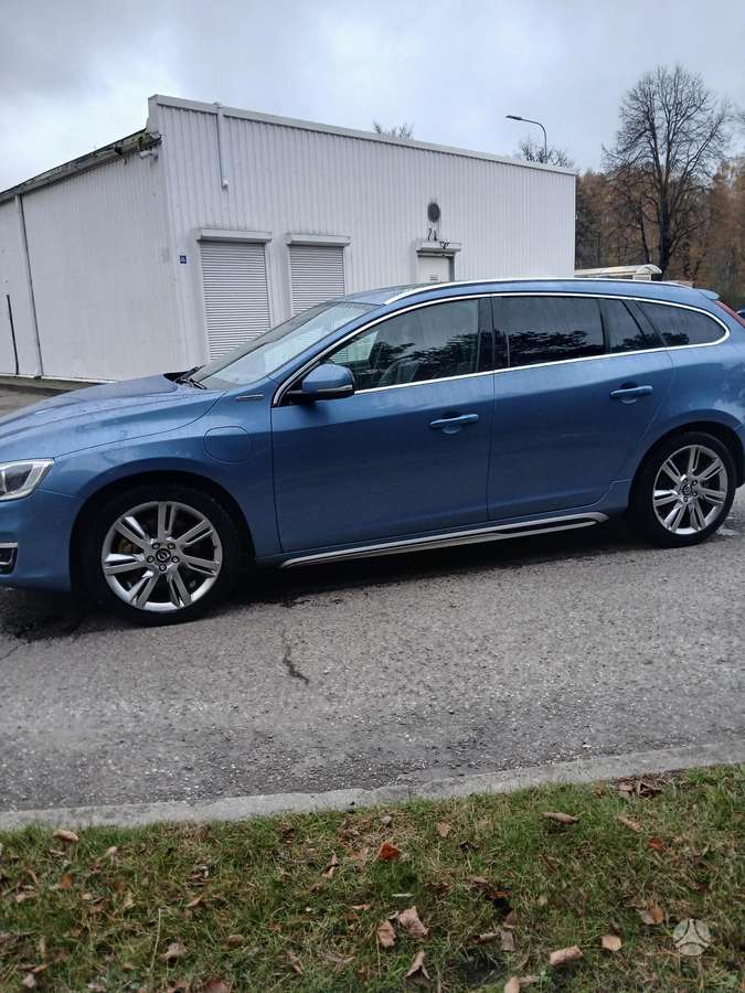 Volvo V60 2013 — rear view
