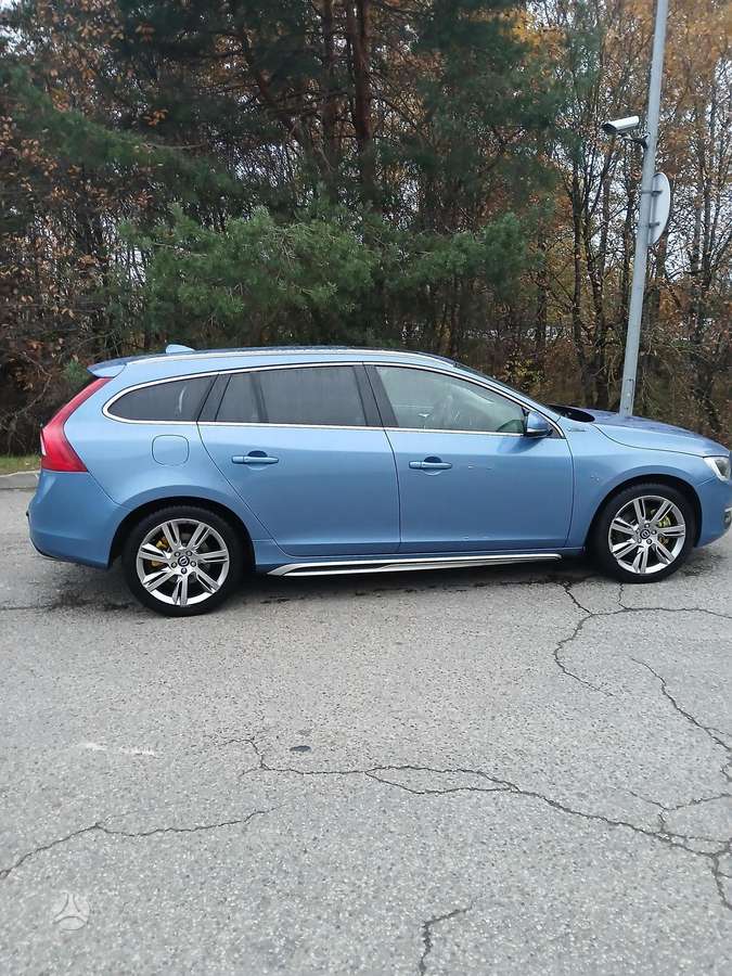 Volvo V60 2013 — engine 2400 cm³, 280 HP (206kW)