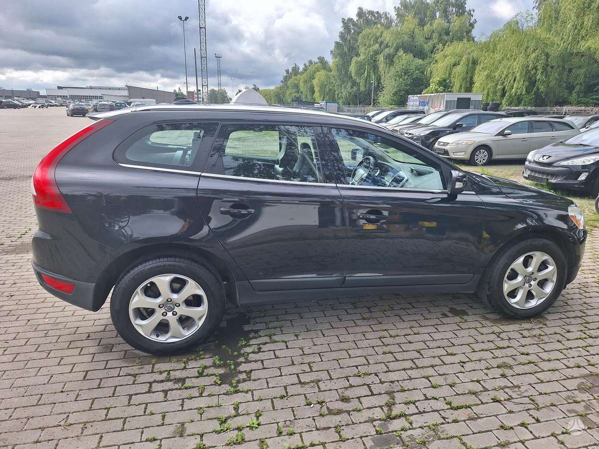 Volvo XC60 2010 — photo 10