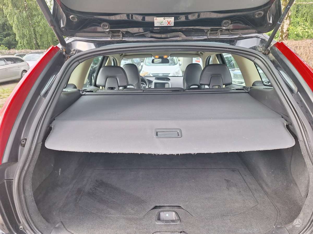 Volvo XC60 2010 — photo 14