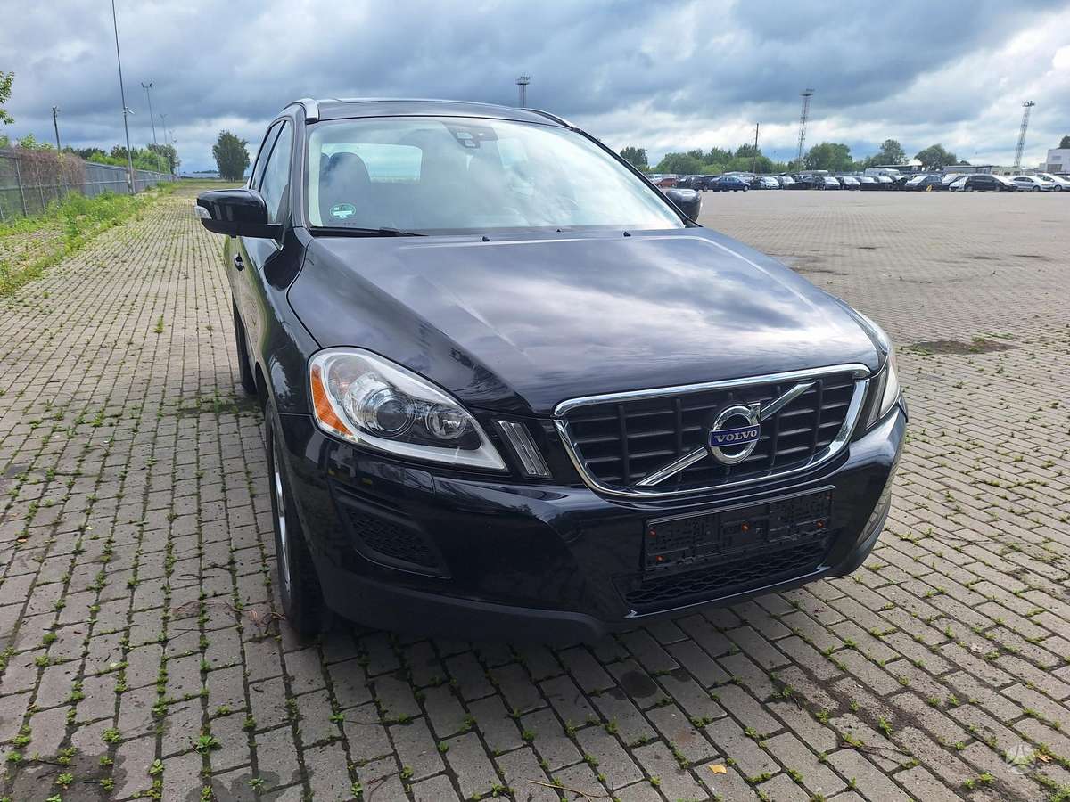 Volvo XC60 2010 — rear view