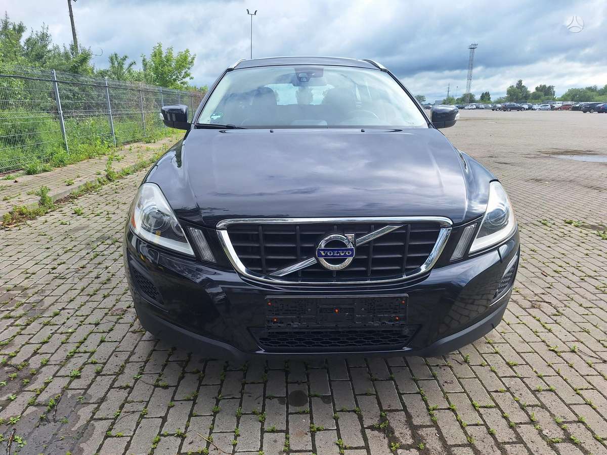 Volvo XC60 2010 — interior