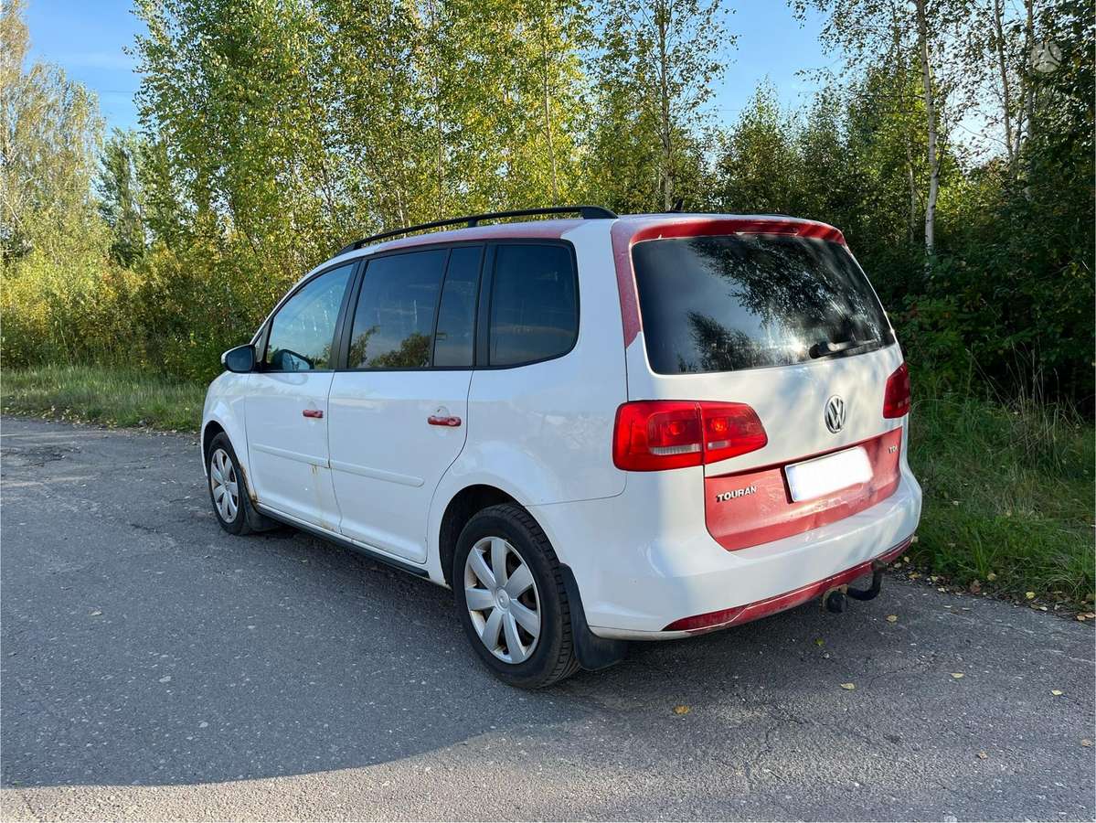 Volkswagen Touran 2011 — rear view