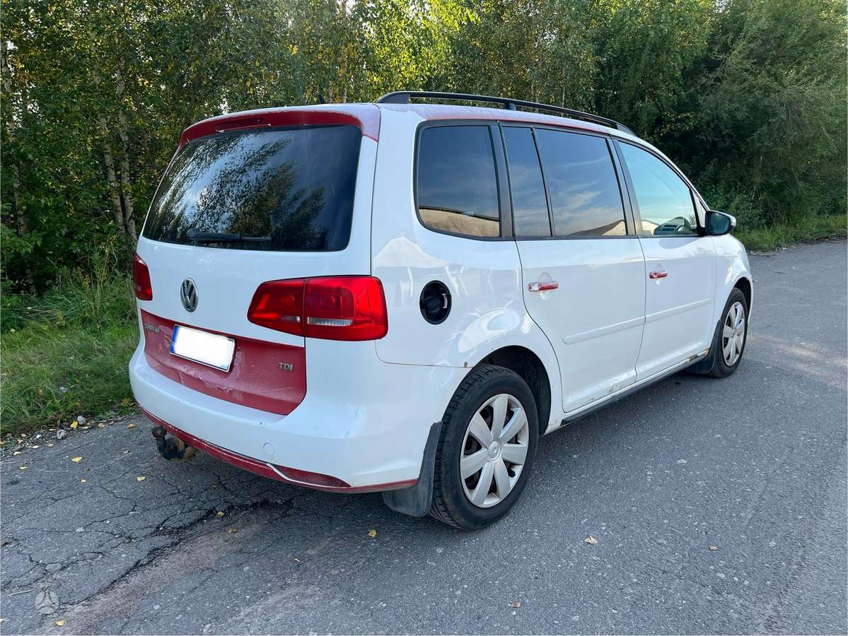 Volkswagen Touran 2011 — engine 1598 cm³, 105 HP (77kW)
