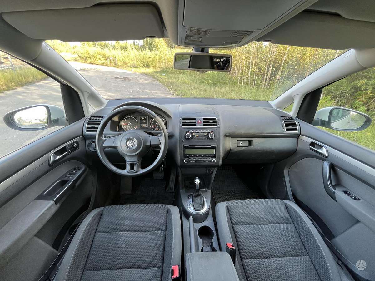 Volkswagen Touran 2011 — photo 9