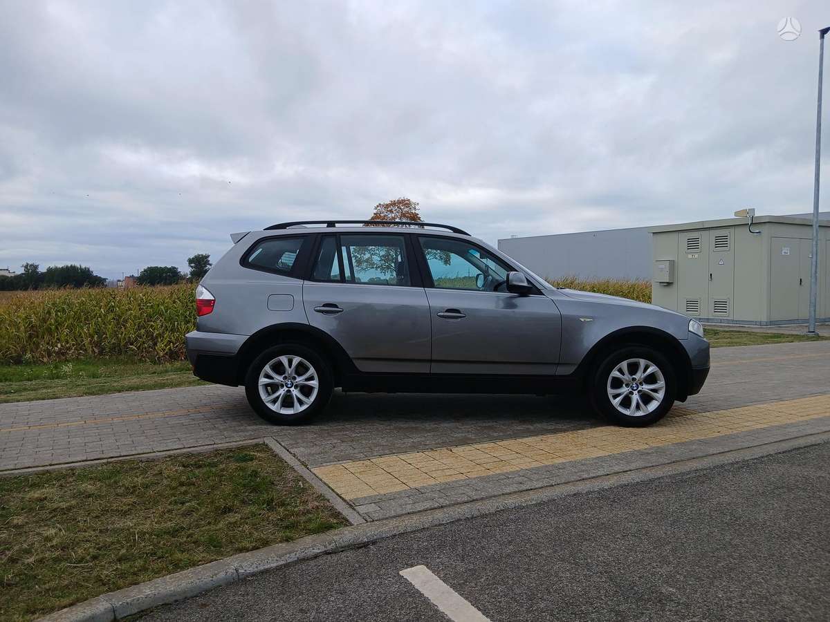 BMW X3 2010 — салон