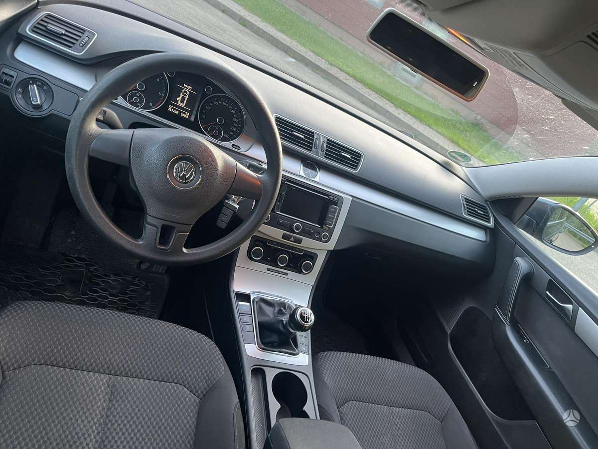 Volkswagen Passat 2013 — photo 10